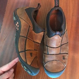 Like new Merrell women’s slip on shoes